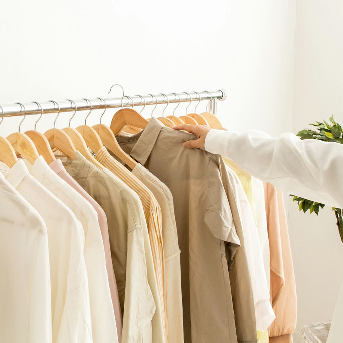【着たい服がすぐに見つかる】オープン収納だからこそ、一目でアイテムを把握、忙しい朝もスムーズにコーディネートが決まります。