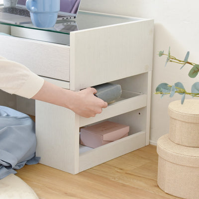 脚部分には32mmピッチ3段階の可動棚タイプの収納ラックが付いており、取り外して使用することもできます。