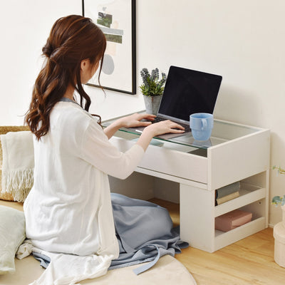 圧迫感のないコンパクトなサイズなので、ひとり暮らしの方や自分のお部屋のデスク兼ドレッサーにもぴったりです。
