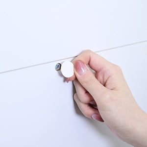 【美しさを損なわない工夫】ネジ穴を隠すキャップで、全体的なデザインの統一感を保ちます。