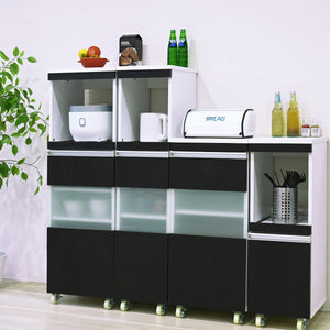 【統一感のあるモダンなデザイン】家電から食器まで一箇所にまとめて、美しく機能的なキッチンを演出します。