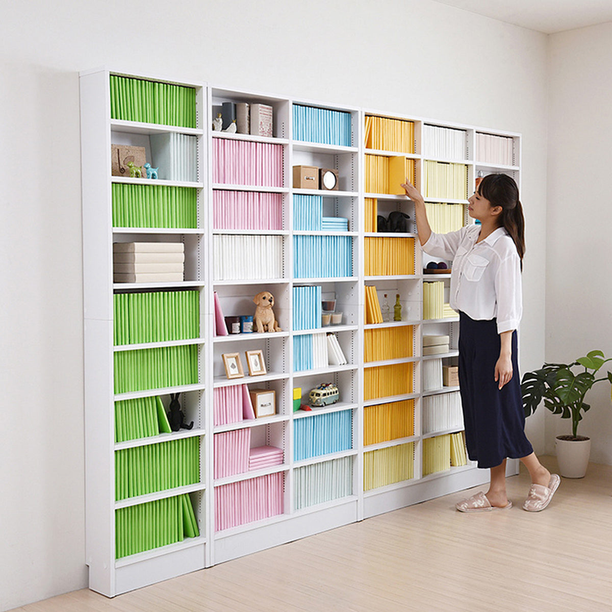 【まるで図書館のような充実感】複数台を並べることで、圧巻の収納力と美しい統一感のある壁面収納が完成します。