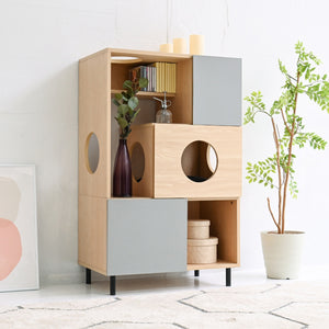 【洗練された佇まいの多機能キャビネット】シンプルながらも遊び心のあるデザインで、お部屋に上質なアクセントを添えます。