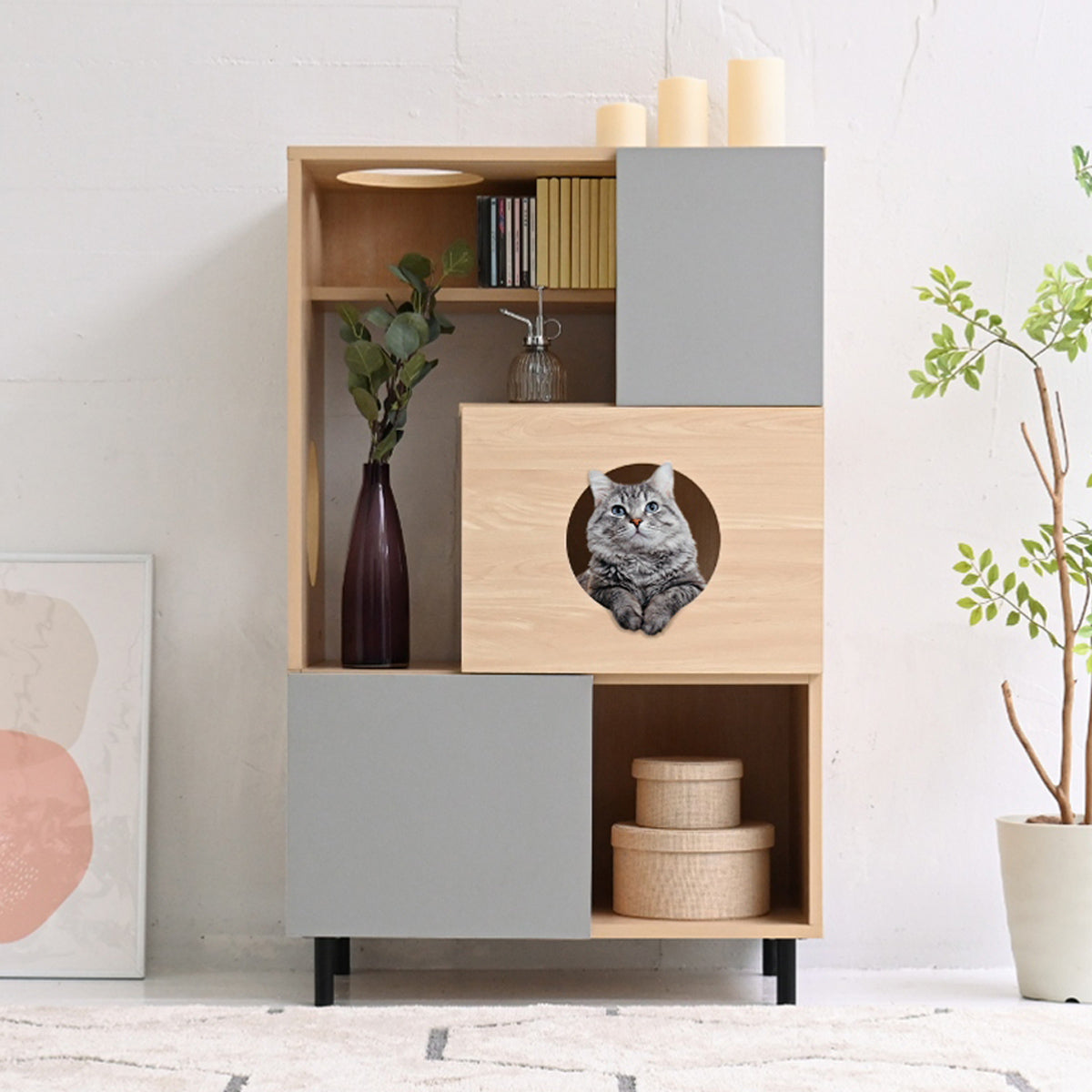 【愛する家族との共存を叶える家具】ねこちゃんがいつでも顔をのぞかせ、まるで家族の一員のように寄り添える特別な設計です。