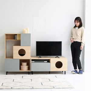 【暮らしにフィットする、ちょうどいいサイズ感】コンパクトながらも十分な収納力と猫ちゃんのスペースを確保し、圧迫感なくお部屋に馴染みます。