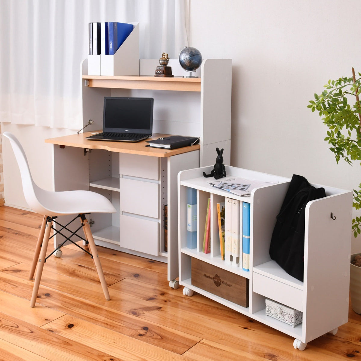 【子どもから大人まで使える】
シンプルなデザインだから、お子様の成長後もパパやママのワークスペースで、書類や小物を整理するサイドキャビネットとして長く活躍します。