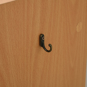 【左右選べる便利なフック】
帽子や給食袋、お稽古バッグなどの定位置になる便利なフックは、お部屋のレイアウトに合わせて左右どちらにも取り付け可能です。