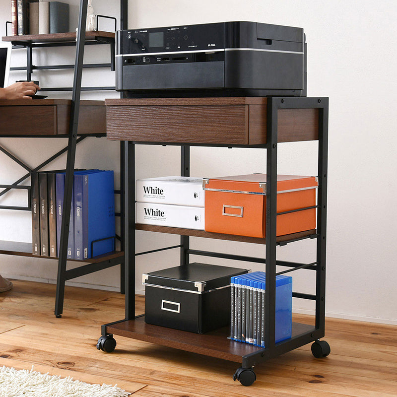 【スマートなワークスペース】散らかりがちなデスク周りをすっきり整え、効率的な作業をサポートします。