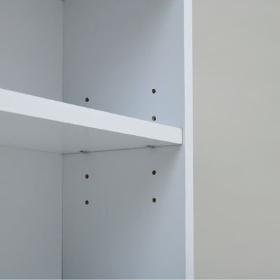 32mmピッチ5段階で調節できる可動棚は、収納するものに合わせて高さが調節できるので収納スペースを無駄なく使えます。