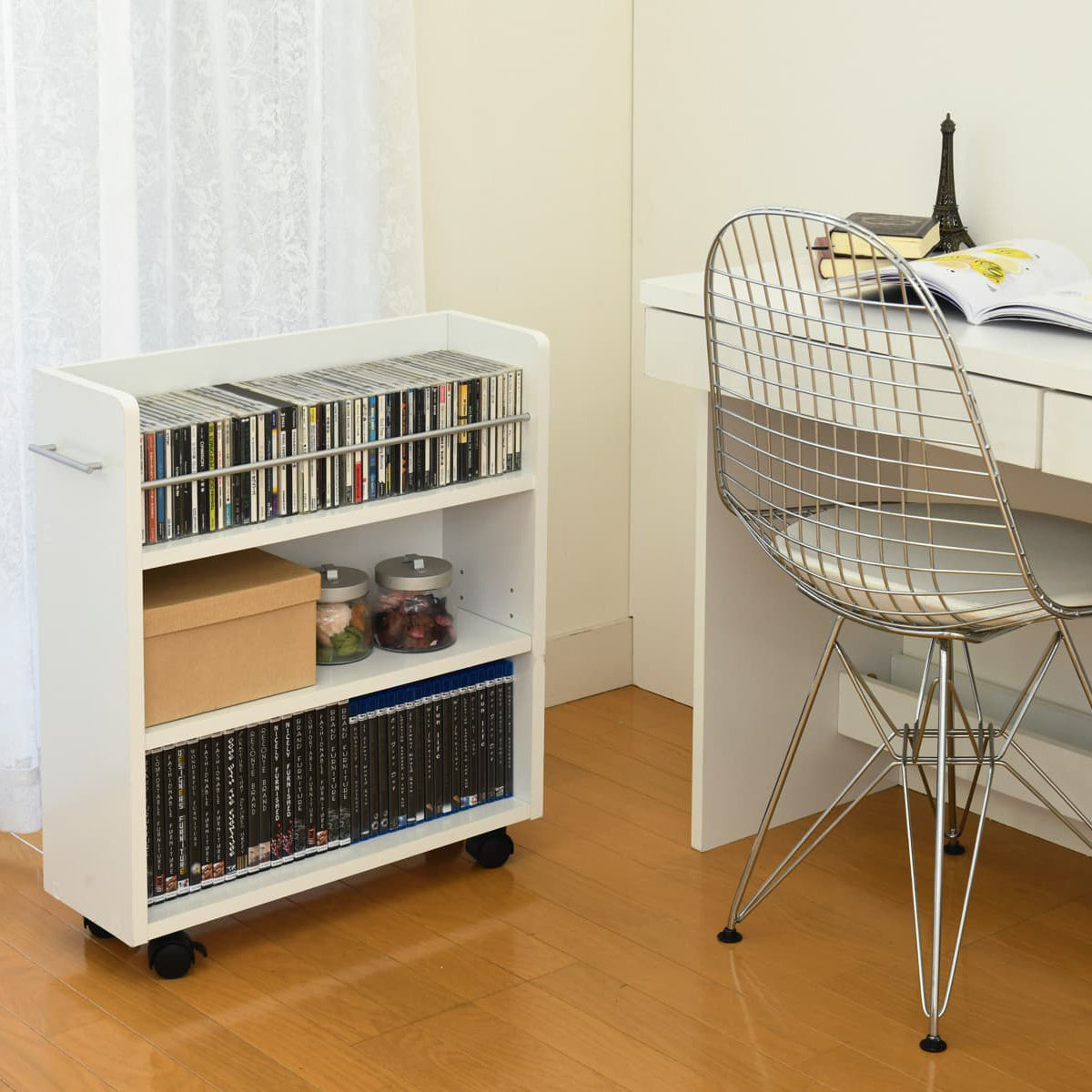 【マルチに使えるシンプルデザイン】クローゼットの中だけでなく、書斎やリビングのサイド収納としても活躍します。