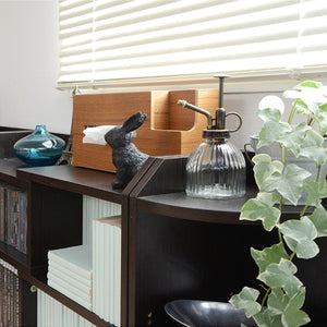 【アクセントになるコーナー収納】植物や小物を飾れば、お部屋の一角をセンス良く演出できます。