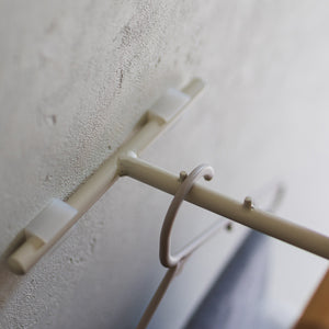 【一時置きに便利なハンガーバー】普段使いのジャケットやストールなど、サッと掛けられるから毎日がもっと快適に。