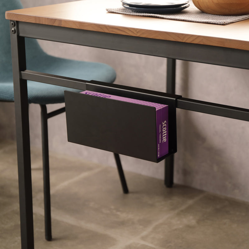 【隠す収納でテーブル上を美しく】サイドに設けられたティッシュホルダーは、生活感をスマートに隠せる優れもの。テーブルの上がいつでもすっきりと片付き、広々と使えます。