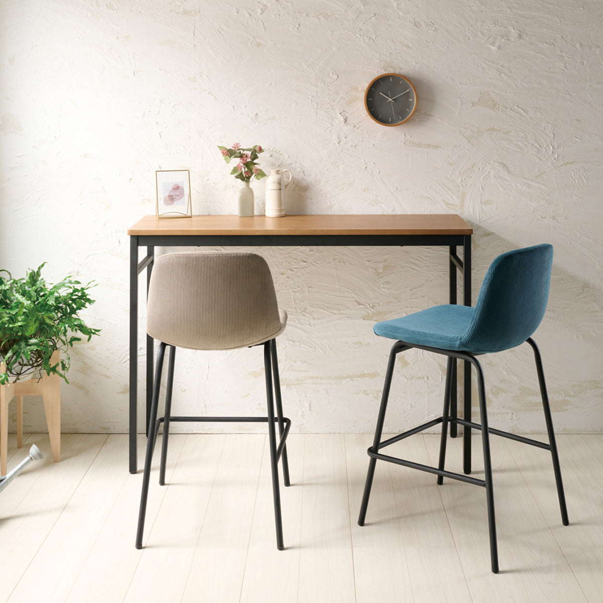 【お部屋をカフェスタイルに】お気に入りのチェアを合わせて、自分だけのくつろぎ空間を演出できます。