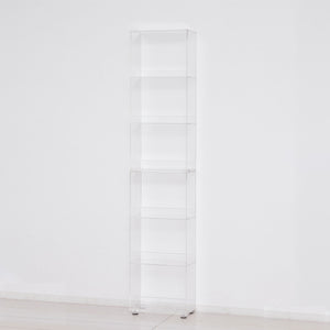 【お部屋に溶け込む透明ラック】まるでオブジェのように美しい透明なアクリルが、圧迫感を与えることなく空間に溶け込み、お部屋をより広くスタイリッシュに見せてくれます。