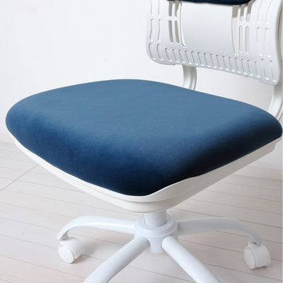 ふっくらとした座面が、一日中快適な座り心地を提供し、長時間の使用でも疲れにくく、集中力をサポートします。
