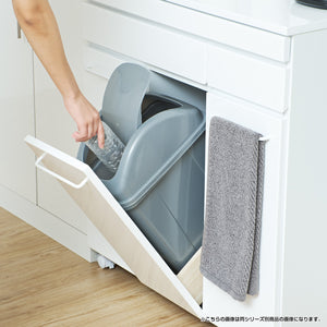 【届いてすぐに使える】開閉しやすいスウィング蓋付きペールが2個付属。分別も簡単で、完成品でお届けするので設置もスムーズです。