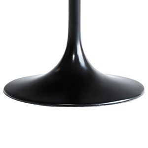 【安定感とデザイン性】緩やかに広がる台座は、デザインの美しさだけでなく、確かな安定性も実現します。