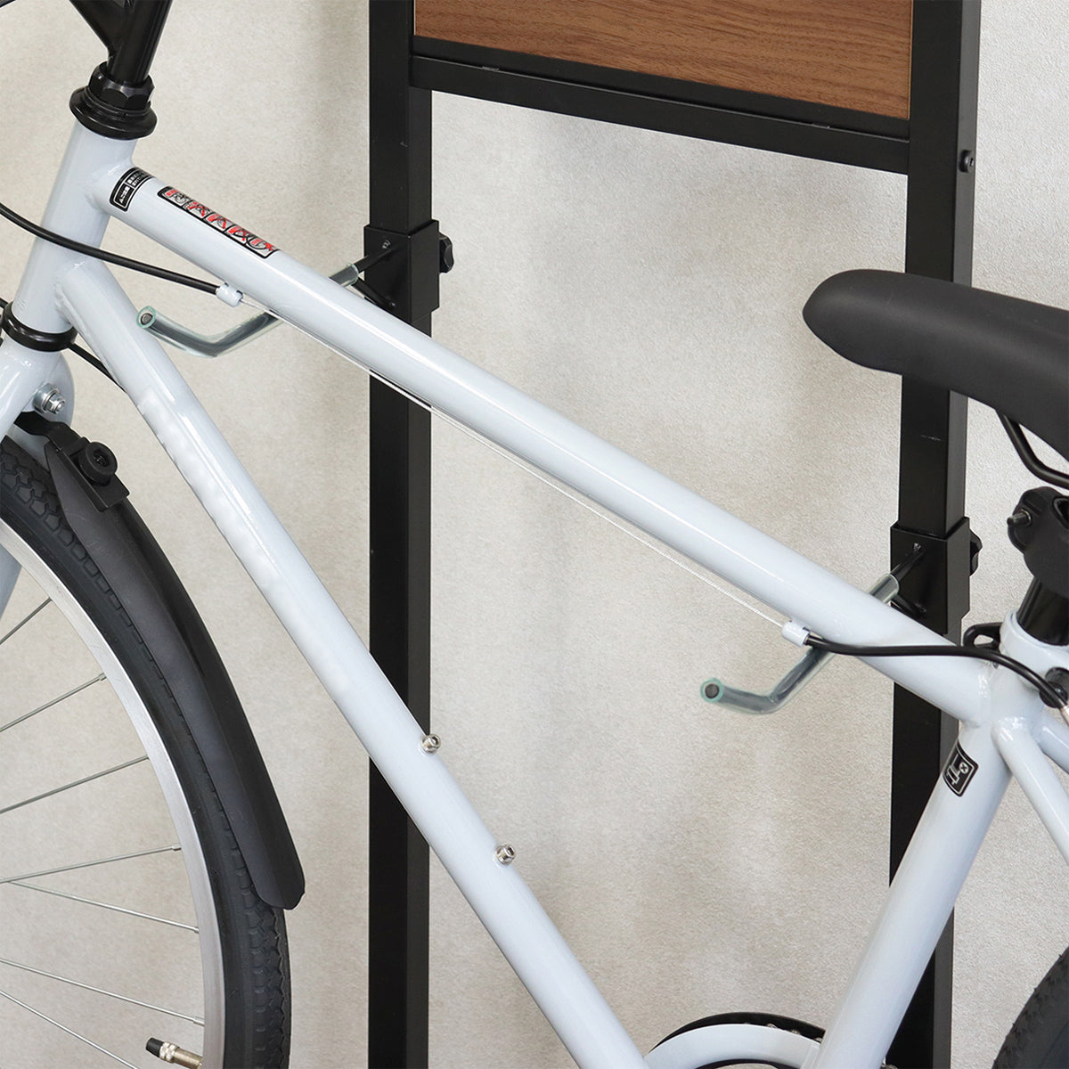 【傷つきにくいフック】大切な自転車のフレームを保護する、やわらかなPVC製チューブ付きフック。