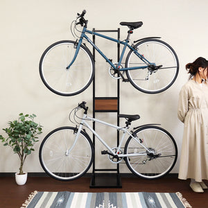 【スマートな自転車の設置】女性でも簡単に、自転車をフックに掛けることができる設計です。