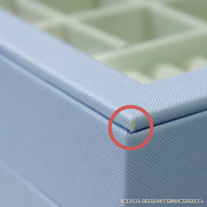 【製品の特性について】製造工程上、生地合わせの部分に白い裏地が見える場合がございます。