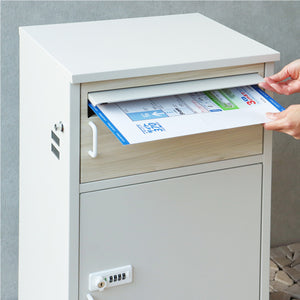 【大きな郵便物も安心の投函口】A4サイズや厚みのあるカタログもスムーズに投函できるワイド設計です。