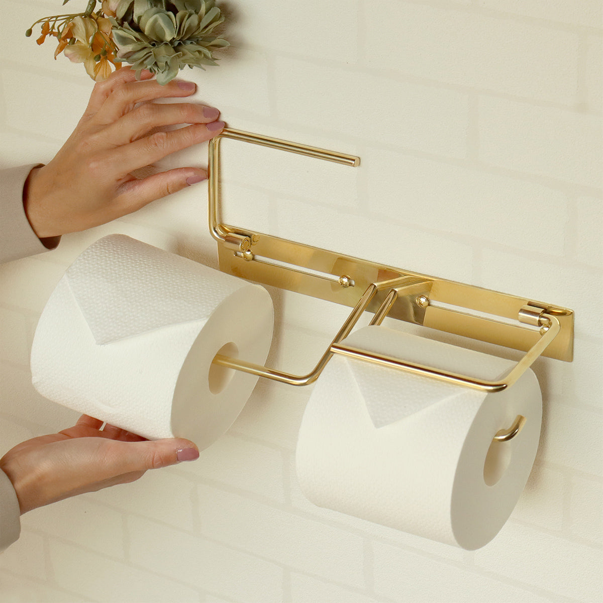 【新しい日を、軽やかに始める】ペーパーの交換でさえ、心弾む時間になるような軽快な使い心地で、慌ただしい朝のひとときにも、小さなゆとりが生まれます。