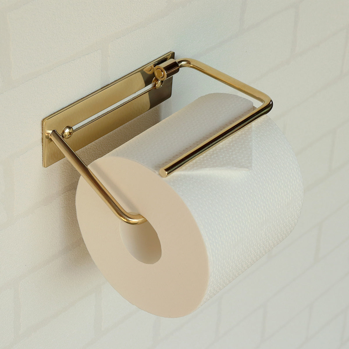 【空間を彩るシンプルデザイン】華やかなゴールドカラーが、トイレ空間を上質な雰囲気に演出します。