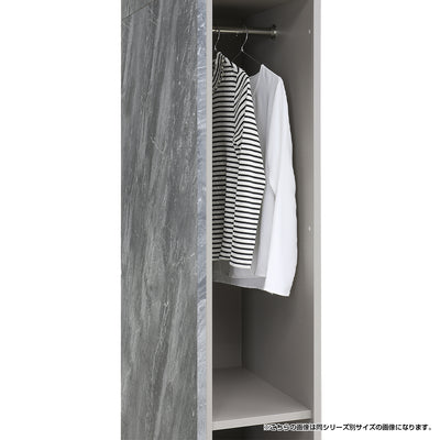 ハンガーラック機能を搭載し、服やバッグのちょい掛けにできたりと、可動棚と組み合わせて収納力を自由自在にカスタマイズ。