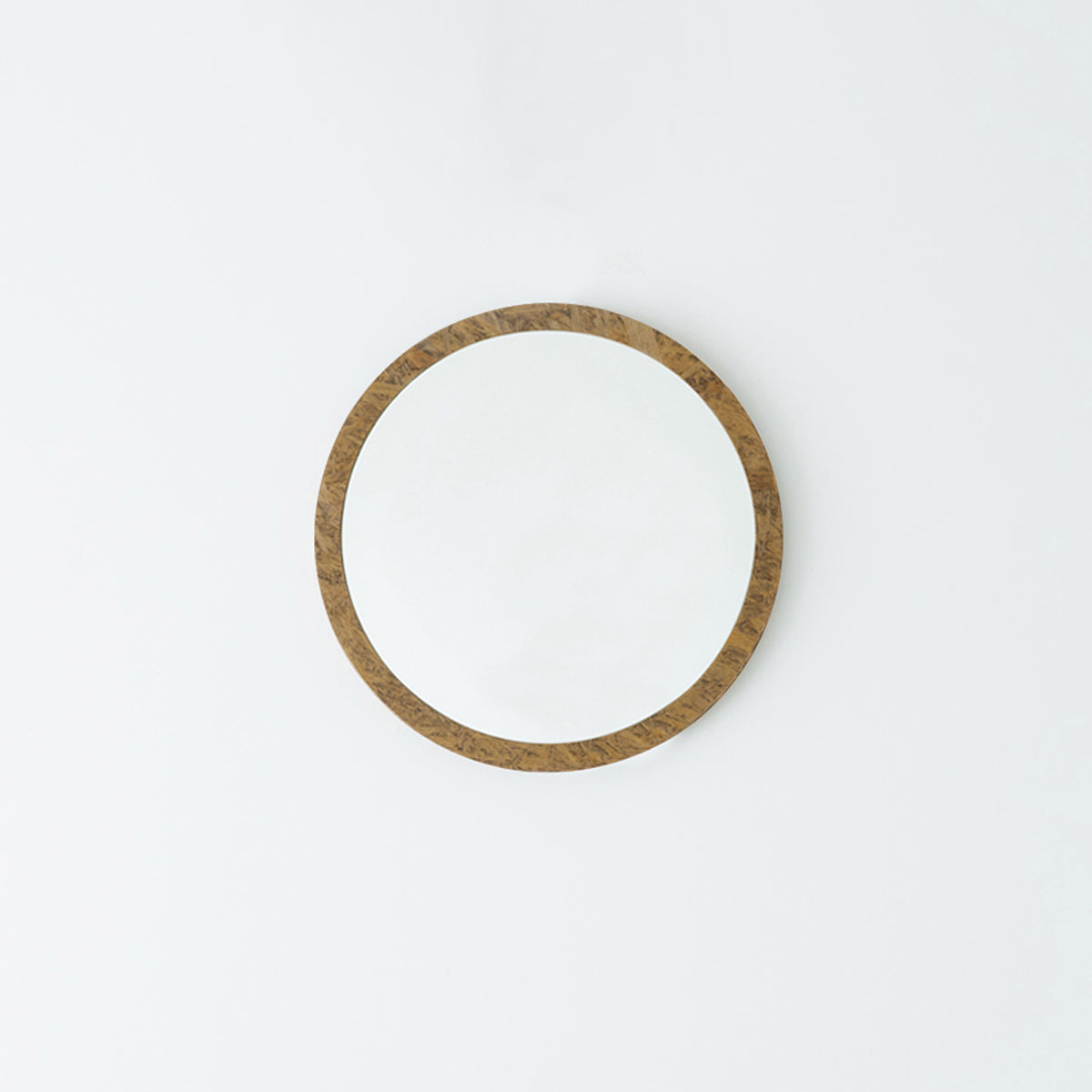 【お部屋のアクセントに】OSB素材のユニークな表情が、空間に遊び心と温かみをプラスします。