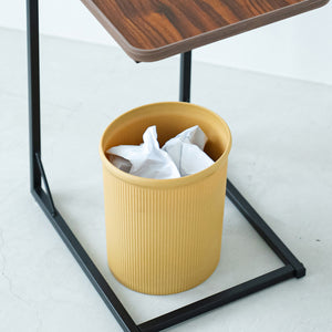 天板下のスペースにはゴミ箱などを置くことで有効活用できます。