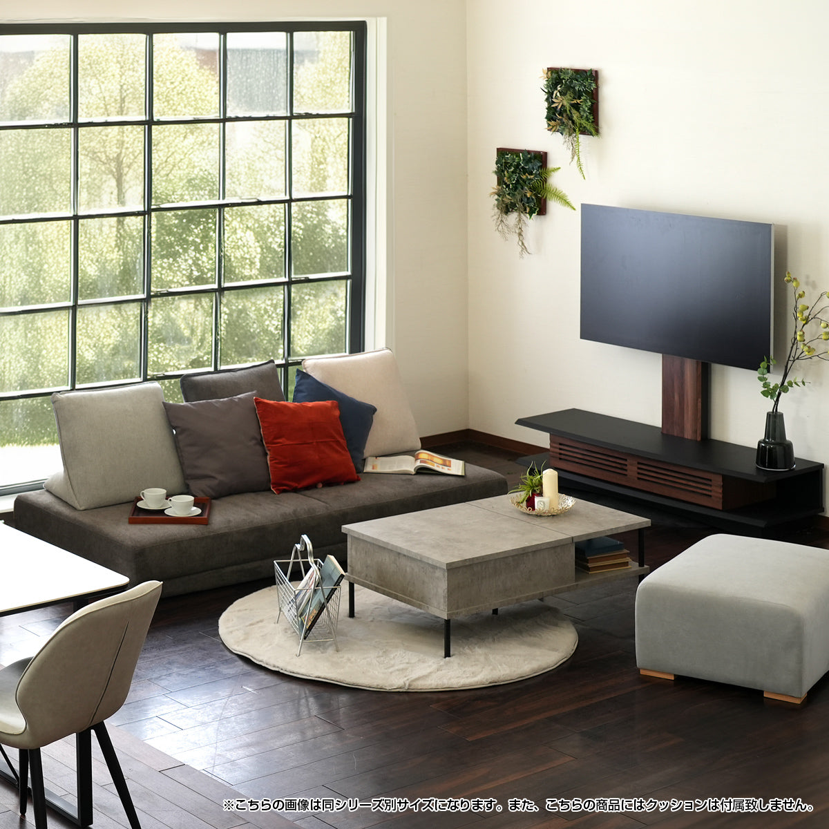 【理想のくつろぎ空間】広々としたリビングで、家族や友人と過ごす豊かな時間を演出します。