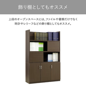 【見せる収納で個性を演出】上段オープン棚にはお気に入りの小物やアートを飾り、空間に彩りを添えられます。