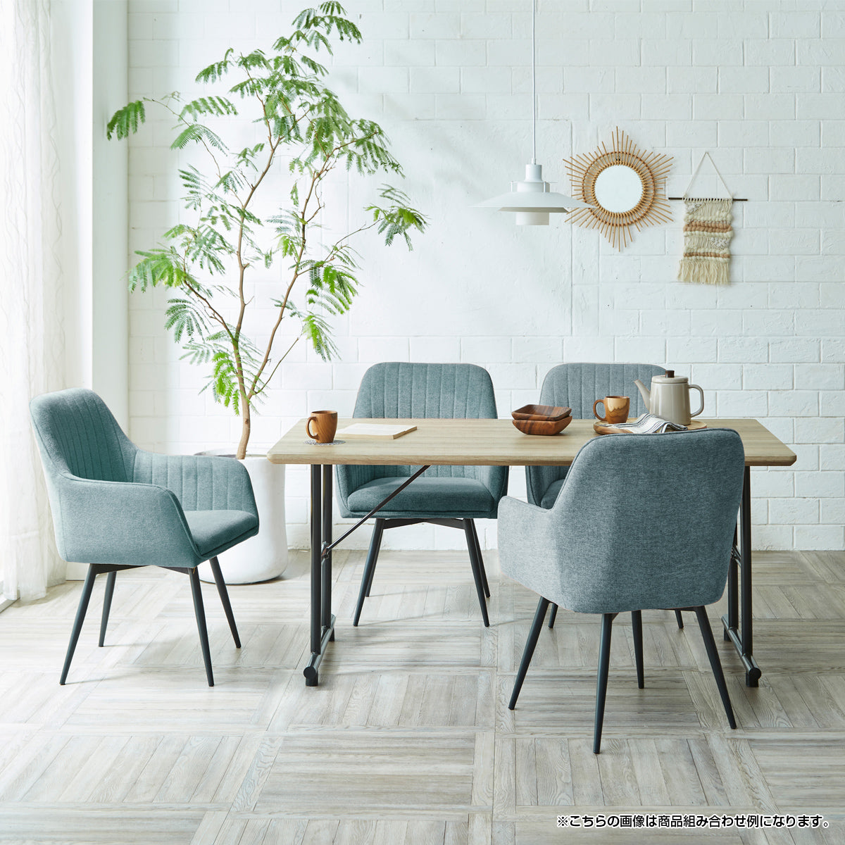 【お部屋に馴染む、癒しのグリーン】落ち着いたセージグリーンのチェアがナチュラルなインテリアに溶け込み、360度回転する便利な機能で、ワークスペースとしても快適な空間を生み出します。