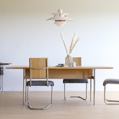 トリムシリーズのテーブルは、4名で使いやすい幅1500ｍｍタイプと6名で使いやすい幅1900ｍｍの2タイプよりお部屋の雰囲気や使用人数でお選びいただけます。