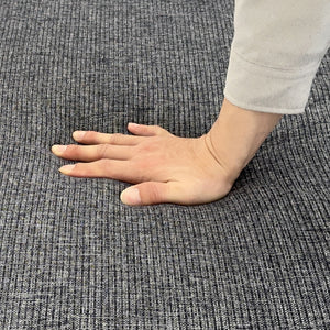 【快適さを生むクッション性】適度な弾力と柔らかさが、身体を優しく包み込むような座り心地を提供します。