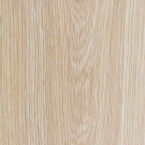 【上質なオーク材の証】力強くも繊細な木目は、一つとして同じものがない天然素材の証、使うほどに深まる風合いをお楽しみください。
