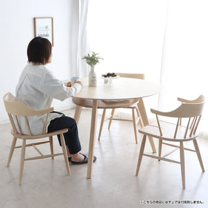 【笑顔が生まれる食卓】向かい合う人との距離が近く、自然と会話が深まる円形テーブルです。