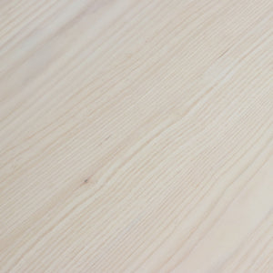 【美しいアッシュ突板】木目がきめ細かく、触り心地の良い上質な仕上がりです。