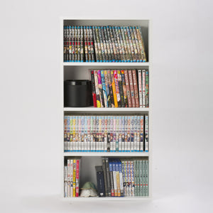 【お部屋スッキリ】スリムな奥行きで、コミックやDVDなどを大容量収納できる本棚です。