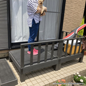 【ペットと過ごす新しい空間】掃き出し窓の前に置けば、ペットの日向ぼっこスペースや、ちょっとした物干し場としても活躍する、便利な縁側が完成します。