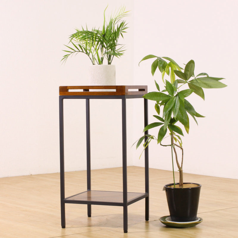 【多用途で活躍】観葉植物を飾る花台としてはもちろん、様々な用途でリビングを豊かに演出します。
