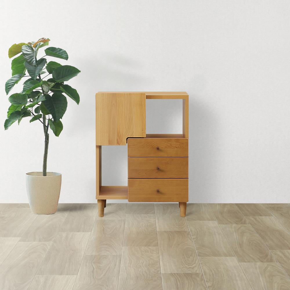【お部屋に馴染む木の温もり】
アルダー材の優しい風合いと個性的なデザインが、お部屋に温かみと洗練された雰囲気をもたらし、何気ない日常を少しだけ特別なものに変えてくれます。