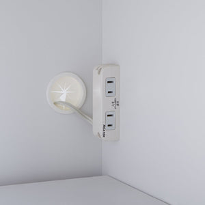 【便利なコンセント付き】調理家電の使用に便利な2口コンセントを完備し、配線もスマートにまとまります。