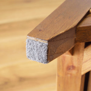 【床を傷つけない配慮】
脚の裏には床を傷つけにくいようフェルトが貼られているため、賃貸のお部屋でも安心なうえ、開梱後すぐに設置できるのが嬉しいポイントです。