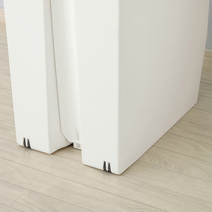 【動かして清潔に】隠しキャスター付きで、掃除の際も片手で簡単に移動できていつでも清潔に保てます。