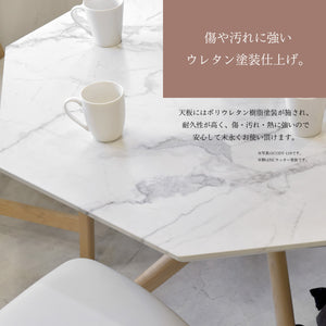 【気兼ねなく使える安心仕様】天板は傷や汚れ、熱にも強いウレタン塗装仕上げのため、飲み物をこぼしても安心で、サッと拭くだけで長く綺麗にお使いいただけます。