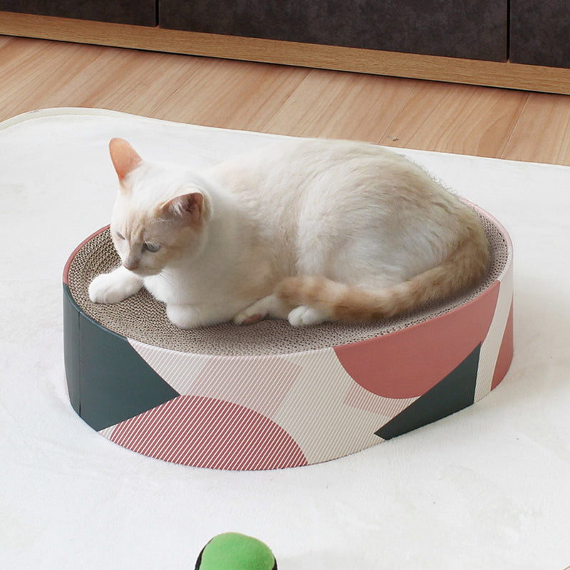 【心地よいカーブが魅力】愛猫が思わずうっとりする絶妙なカーブは、爪とぎとしてはもちろん、お昼寝ベッドとしても最適です。