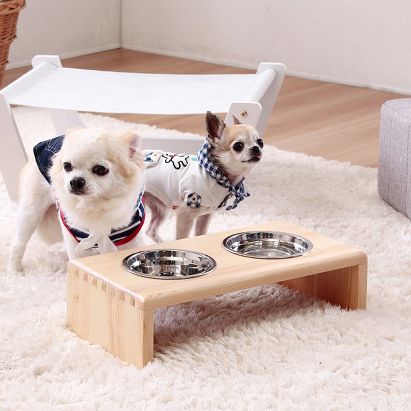 【多頭飼いのおうちにもぴったり】2つのボウルで、複数のペットが並んで仲良く食事を楽しめる設計です。