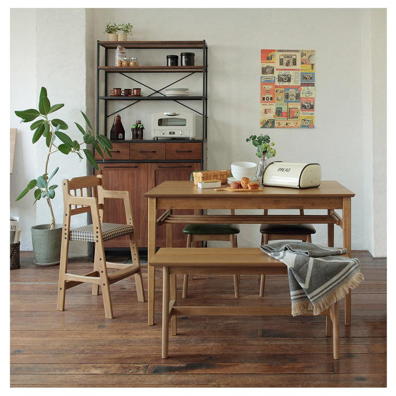 【シリーズでよりナチュラルな雰囲気に】ラシックシリーズのダイニングテーブルやチェアとも相性ぴったり。組み合わせてワンランク上の空間を演出しませんか。